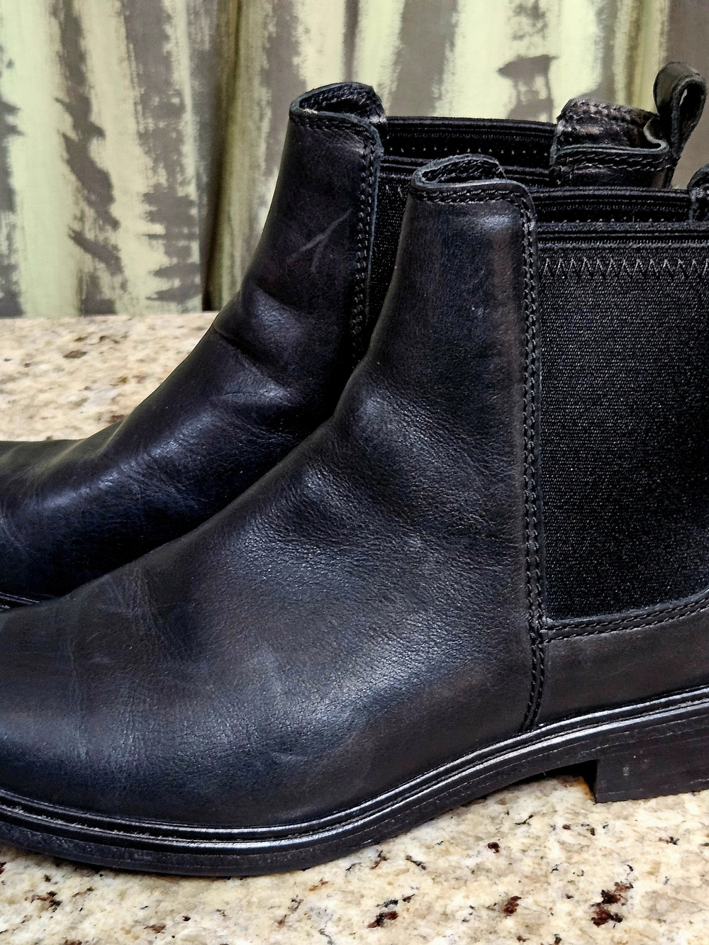 Clarks Black Leather Chelsea Ankle Boots Women's Sz 8 - Picture 2 of 8